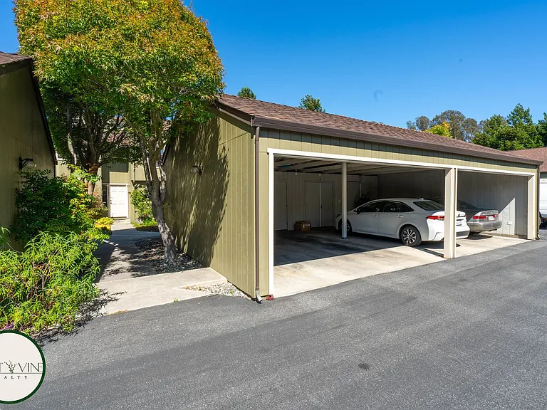2705 Subec Ln — Photo 14
