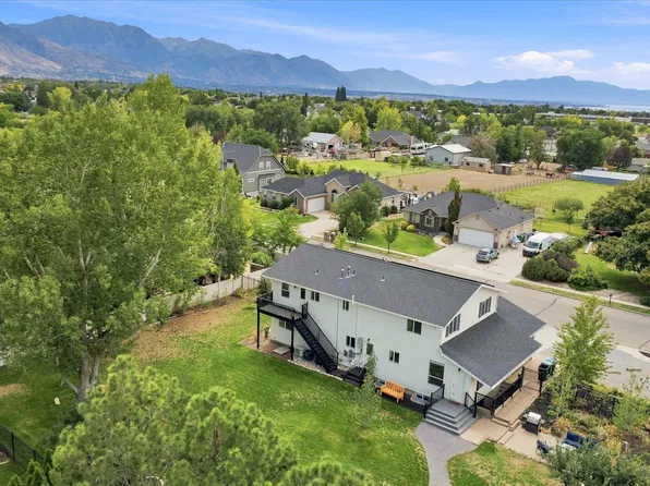 5954 W Canterbury Park Cir, Highland, UT 84003