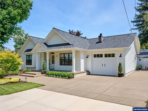 201 Jerome Ave, Silverton, OR 97381