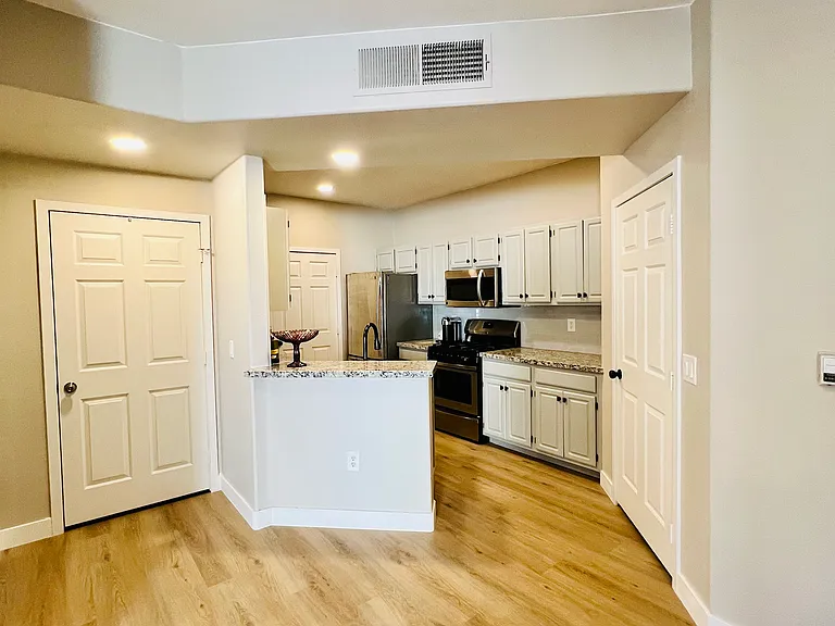 8555 W Russell Rd #1002 — Photo 9