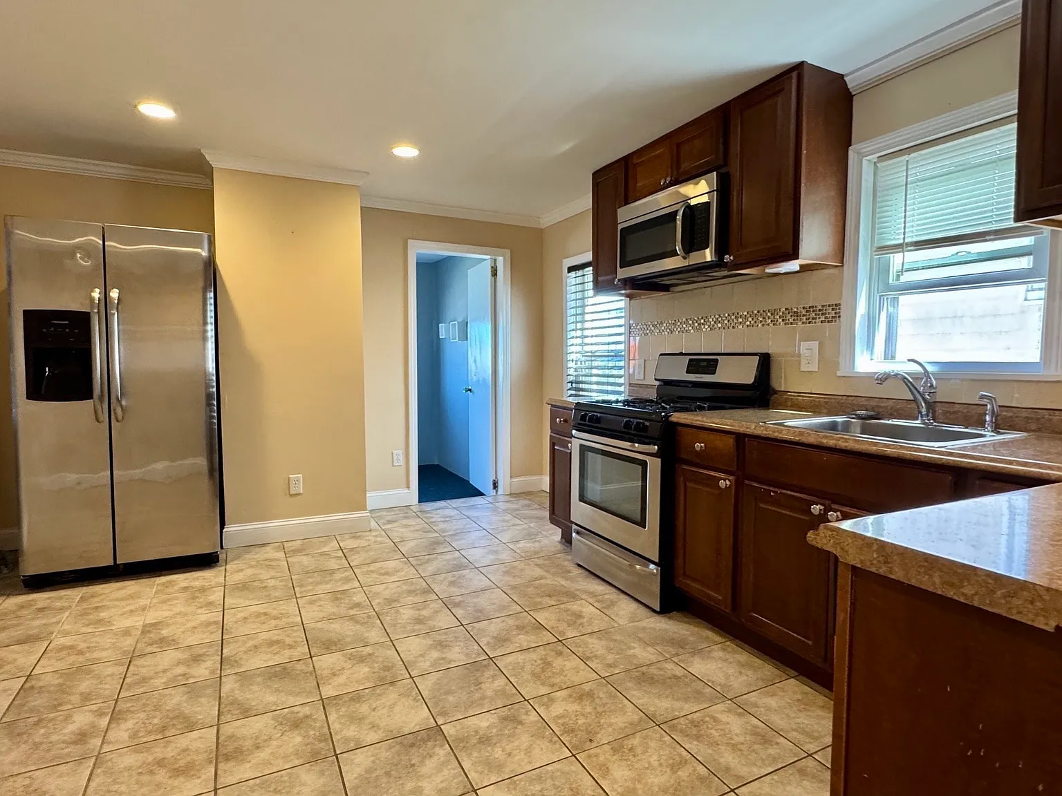 2 bed, 1.0 bath, 950 sqft, $2,500 — Photo 2