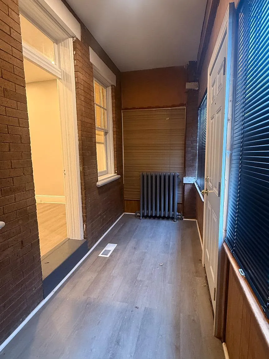 3 bed, 1.0 bath, 1316 sqft, $2,200 — Photo 2