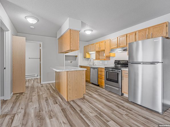 1670 Huckleberry Ave #205
