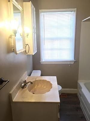 2nd image of 222 Pin Oak Dr
