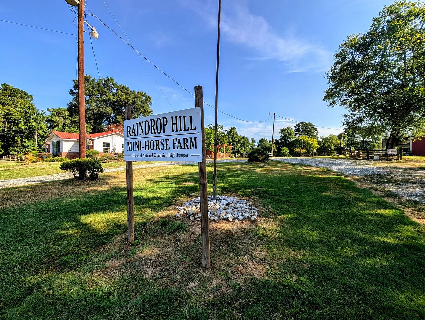 Charming Raindrop Hill Farmhouse on Gibson Lane - *All Utilities Included with additional $250.00... — Photo 4