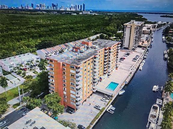 5th image of 2450 NE 135th Street #810