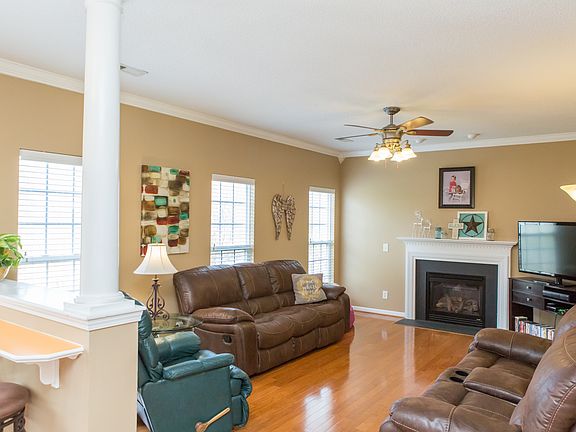 2nd image of 1209 Briarwood Dr