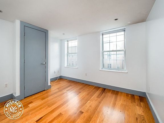 3rd image of 238 Troutman St #2Y