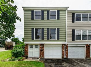 2001 Farnham Ct, Schaumburg, IL
