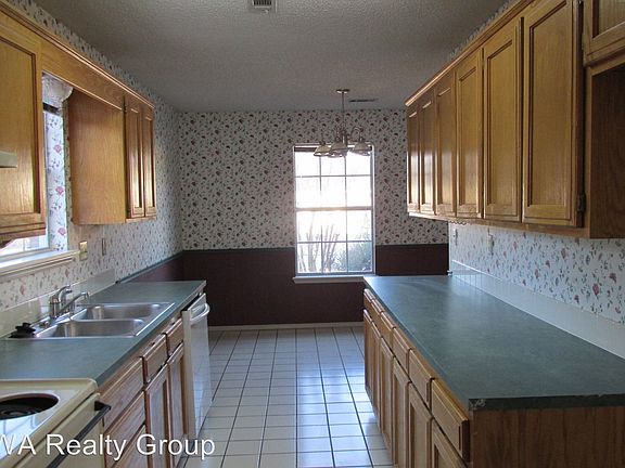 4th image of 1404 Camellia Dr #B