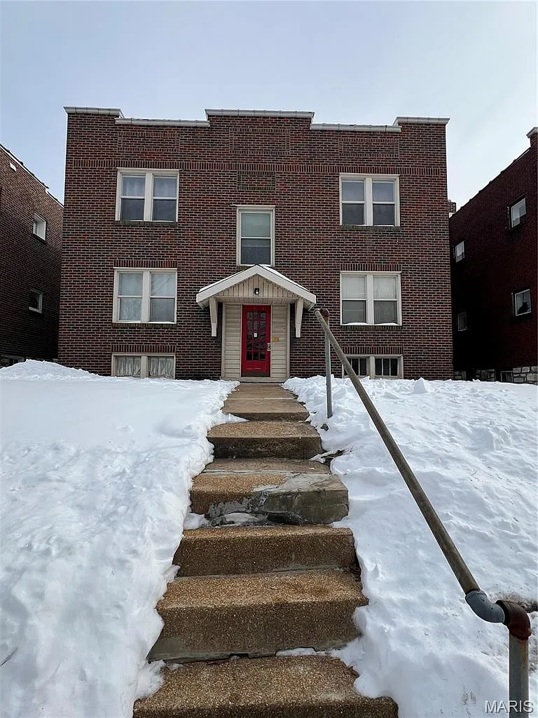 1404 Woodland Dr photo 1