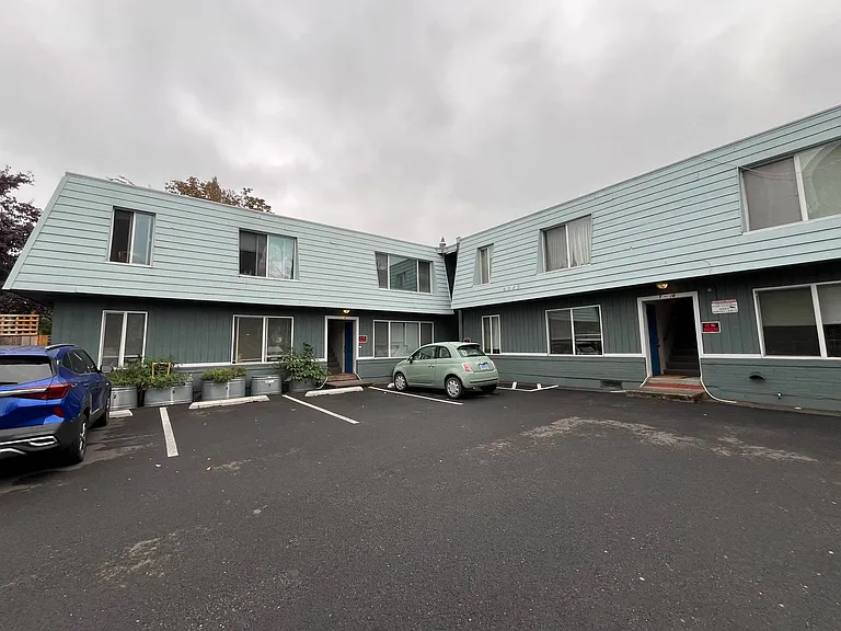 8045 N Princeton St #6 — Photo 2