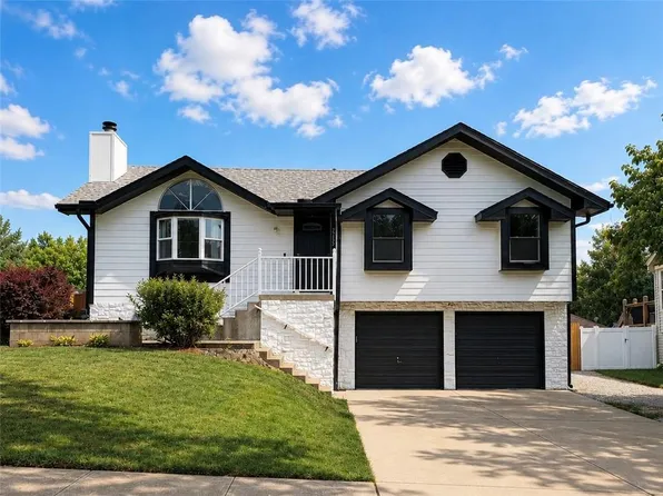 2133 NE Chipman Rd, Lees Summit, MO 64086