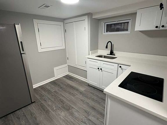 4th image of 14 Poe Ave Floor 1