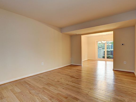 2nd image of 9 Ingleside Ct