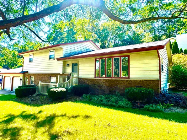 104 S Pontiac Dr, Janesville, WI 53545