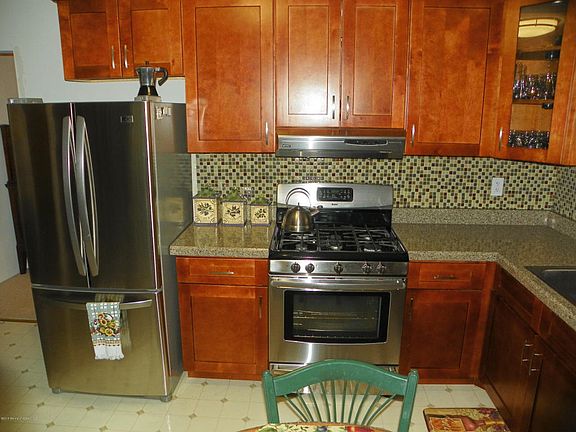 5th image of 110 Barbados Dr S