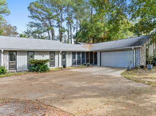 110 Reynolds Cir, Ocean Springs, MS 39564