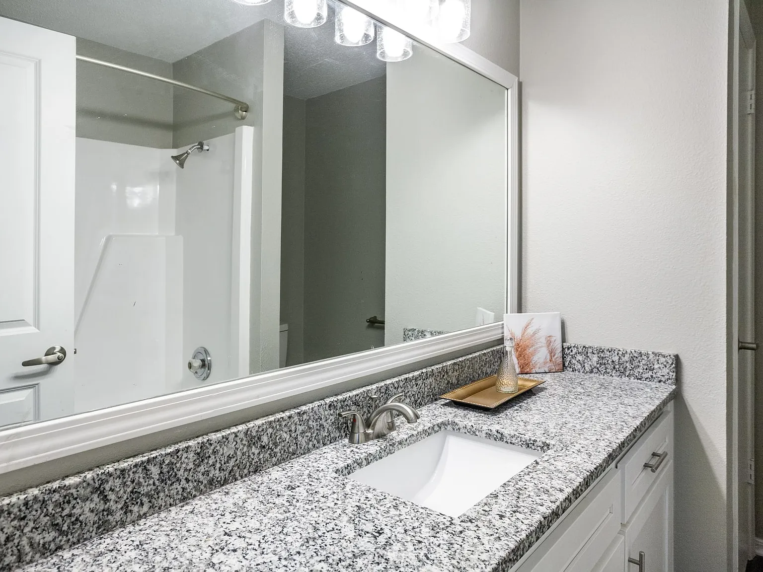 2 bed, 900 sqft, $1,096 — Photo 2