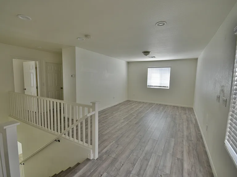 3041 Lake Como Ave — Photo 18
