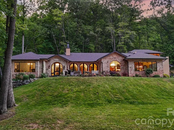 959 & 957 Dave Whitaker Rd, Horse Shoe, NC 28742