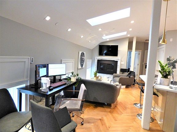 2nd image of 43 Mac Dougal St #4