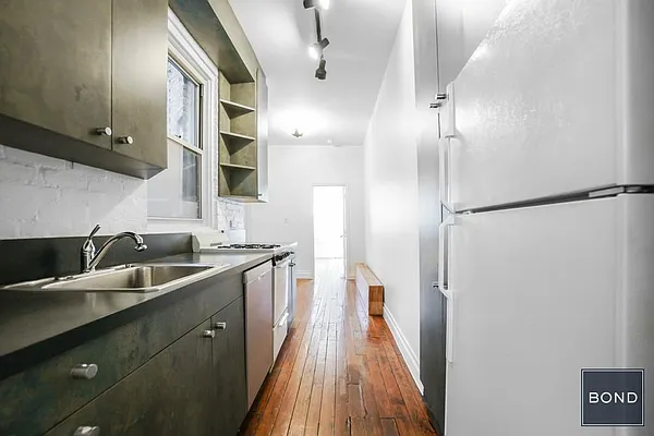 Rented by Bond New York | media 13