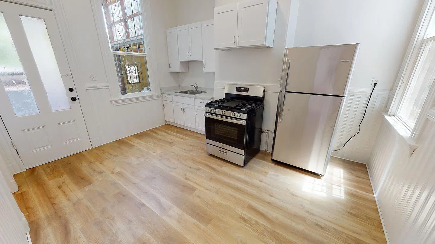 Inviting Lower Haight duplex near Alamo Square Park — Photo 3