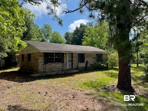 48 W Daniel Dr, Monroeville, AL 36460