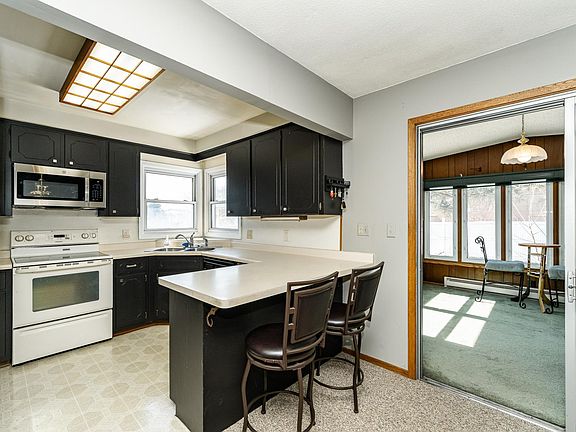 2nd image of 1615 16th Ave NW