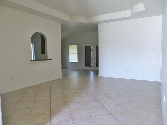 2nd image of 2561 Windsor Pl