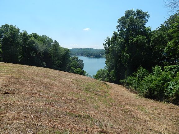 5th image of 701 Lake Vista Dr