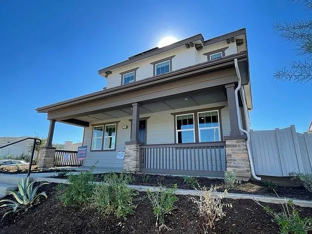 4 bed, 2494 sqft, $4,800 — Photo 3