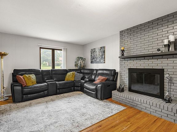 5th image of 2702 Arrowhead Dr