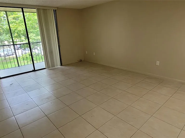 8005 SW 107th Ave #222 — Photo 7