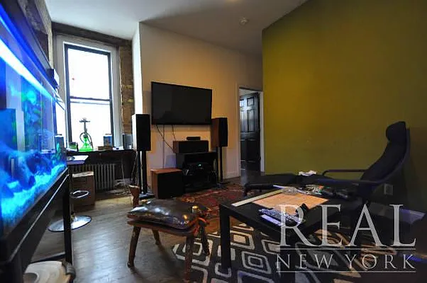 Rented by REAL New York | media 12