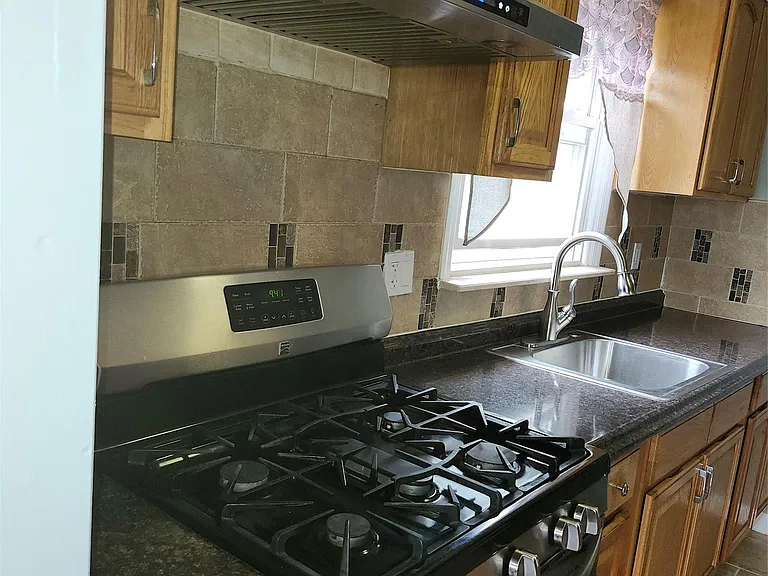 90 Hildreth Pl #2 — Photo 6