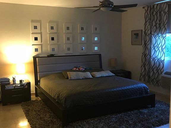 MASTER W/ WALK IN CLOSET