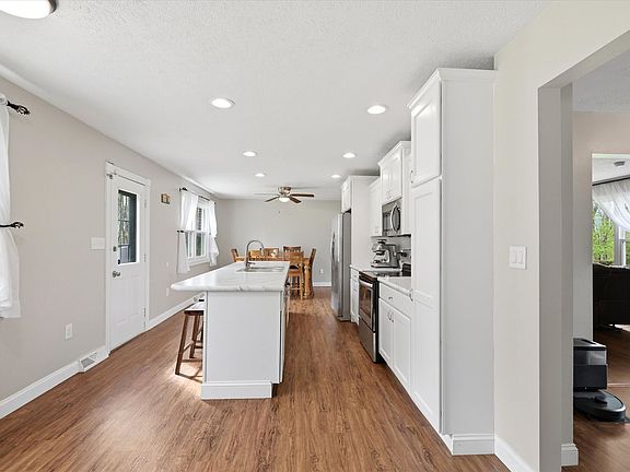5th image of 347 Harmony Rd
