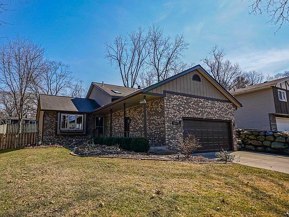 2nd image of 1513 Deerwood Dr