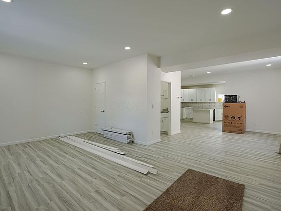 4th image of 626 E 6th Ave