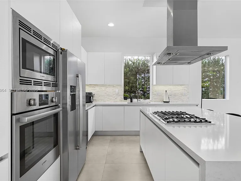 9915 NW 75th St — Photo 5