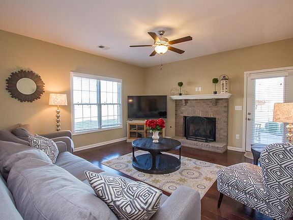 3rd image of 151 Sugartree Ln