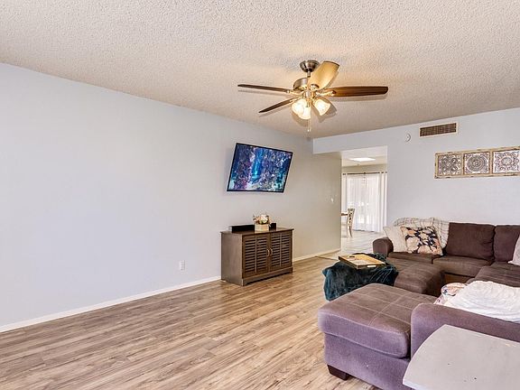 4th image of 4402 W Garden Dr