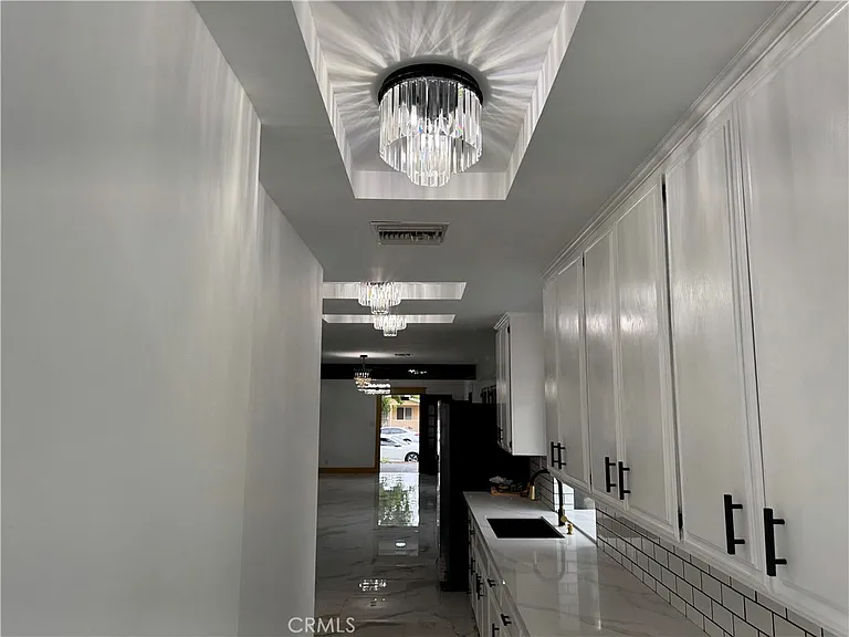 310 Alexander St — Photo 25