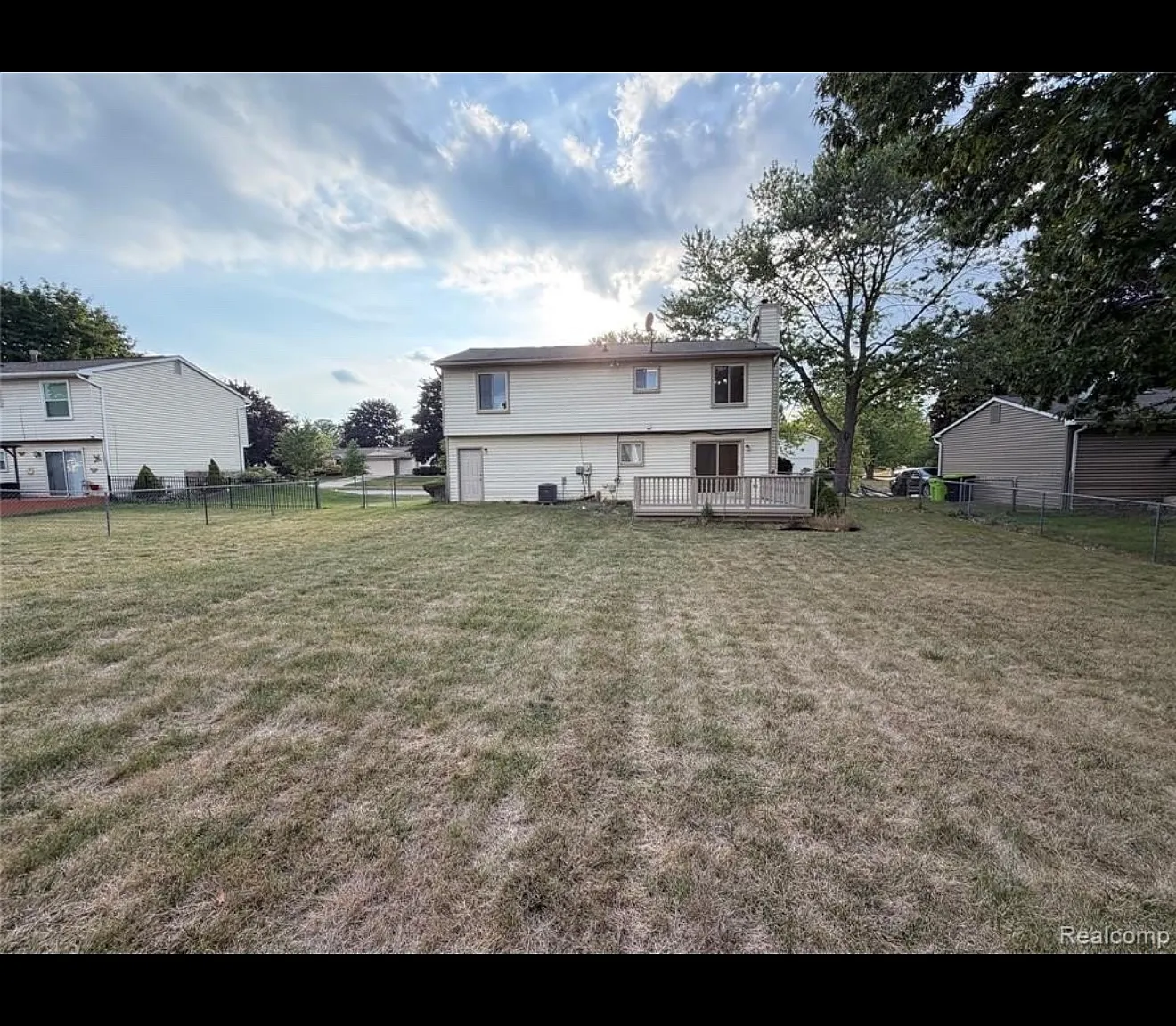 3 bed, 2014 sqft, $2,500 — Photo 2