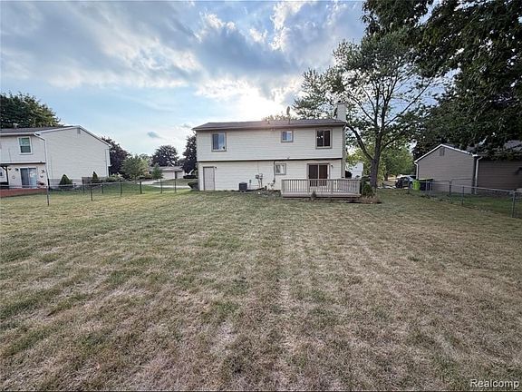 2nd image of 23260 Cranbrooke Dr