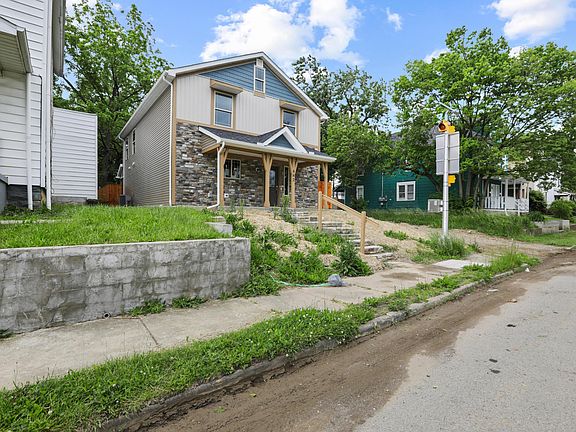 4th image of 662 Stewart Ave