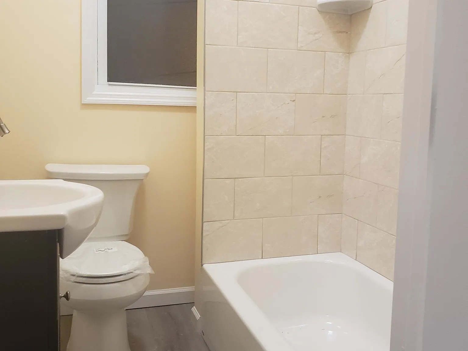 4 Columbus Pl — Photo 4
