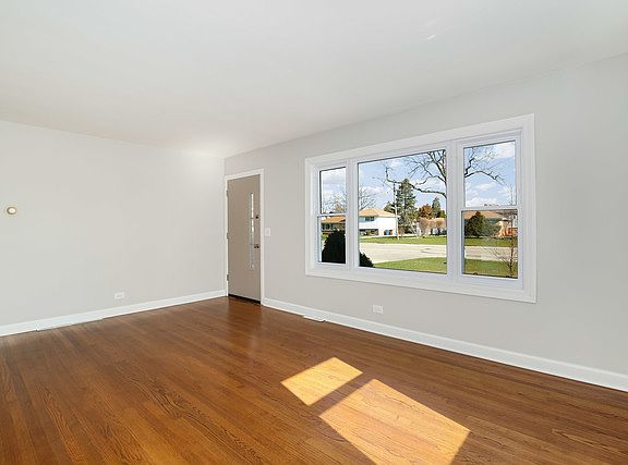 4th image of 10509 W Fullerton Ave